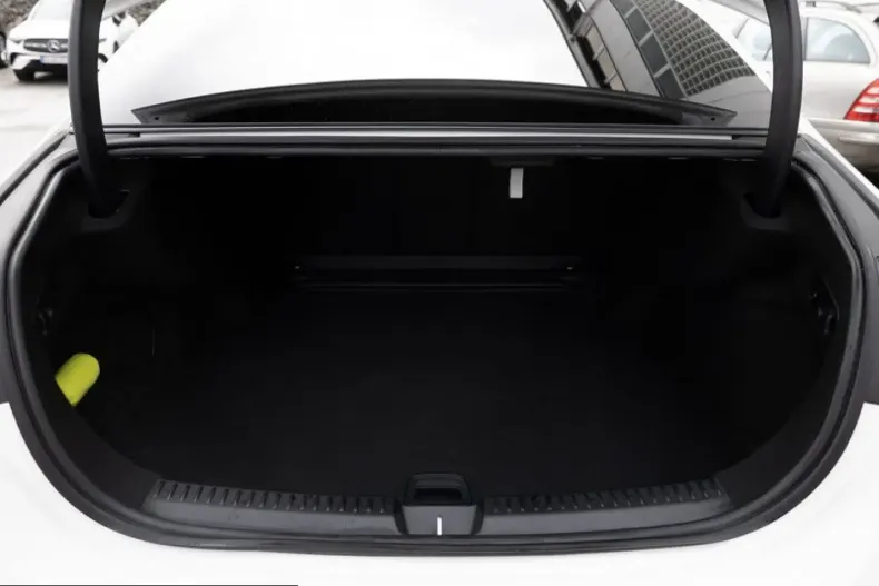 Mercedes-Benz E 220 (Clasa E) din 2025 cu 5.286 km - oferta MER251348 - foto 6