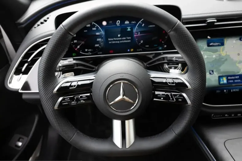 Mercedes-Benz E 220 (Clasa E) din 2025 cu 5.286 km - oferta MER251348 - foto 8