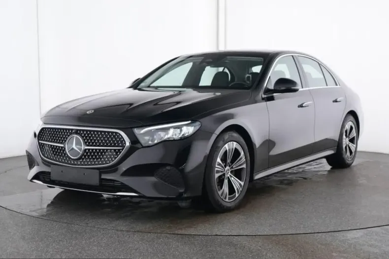 Mercedes-Benz E 220 (Clasa E) din 2025 cu 15.757 km - oferta MER251357 - foto 1