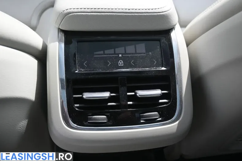 Volvo XC60 din 2025 cu 10.200 km - oferta VOL251393 - foto 14