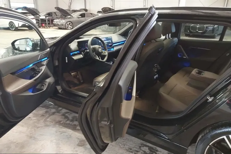BMW 540 (Seria 5) din 2025 cu 27.528 km - oferta BMW251436 - foto 10