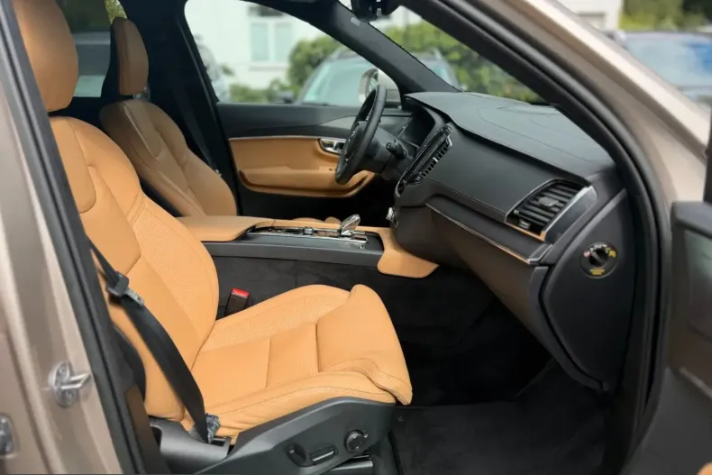Volvo XC90 din 2022 cu 49.700 km - oferta VOL251438 - foto 12