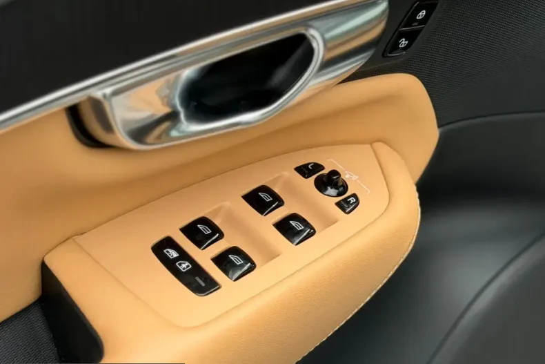 Volvo XC90 din 2022 cu 49.700 km - oferta VOL251438 - foto 29
