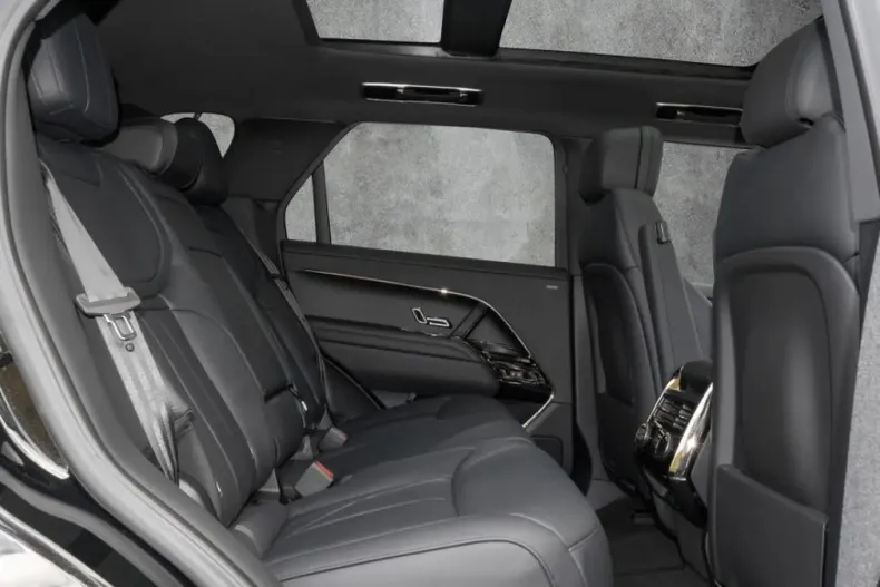 Land Rover Range Rover Sport din 2025 cu 5.238 km - oferta LAN251447 - foto 4