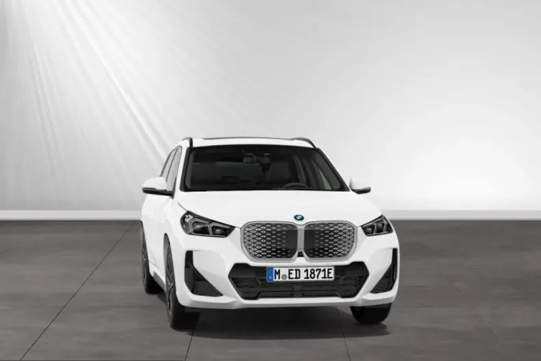 BMW iX1 (Seria X) din 2025 cu 33.120 km - oferta BMW251456 - foto 1