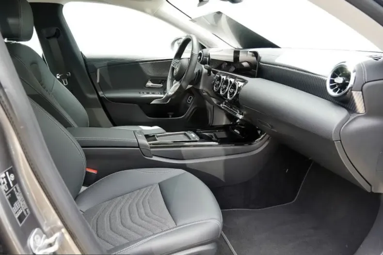 Mercedes-Benz CLA 180 (Clasa CLA) din 2025 cu 6.071 km - oferta MER251461 - foto 4