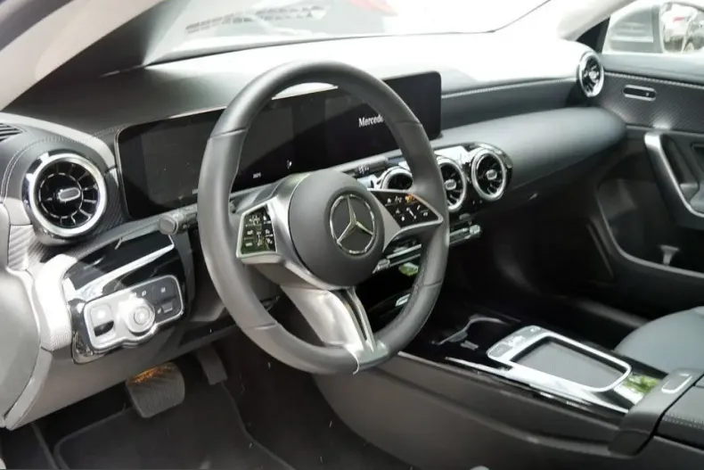 Mercedes-Benz CLA 180 (Clasa CLA) din 2025 cu 6.071 km - oferta MER251461 - foto 10