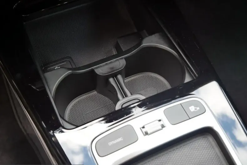 Mercedes-Benz CLA 180 (Clasa CLA) din 2025 cu 6.071 km - oferta MER251461 - foto 17