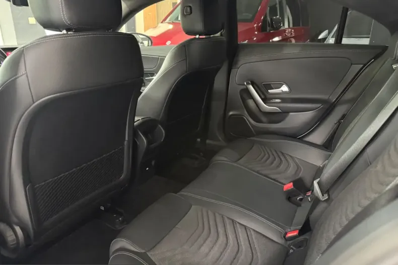 Mercedes-Benz CLA 180 (Clasa CLA) din 2024 cu 42.000 km - oferta MER251466 - foto 8