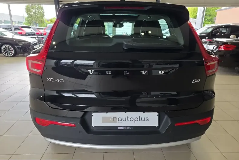 Volvo XC40 din 2023 cu 28.283 km - oferta VOL251479 - foto 8