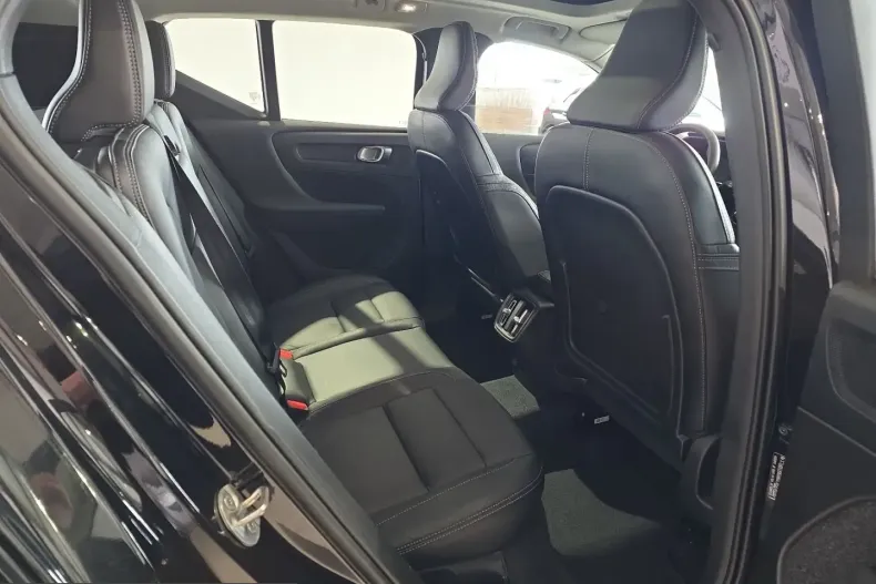 Volvo XC40 din 2023 cu 28.283 km - oferta VOL251479 - foto 13