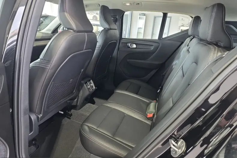 Volvo XC40 din 2023 cu 28.283 km - oferta VOL251479 - foto 17