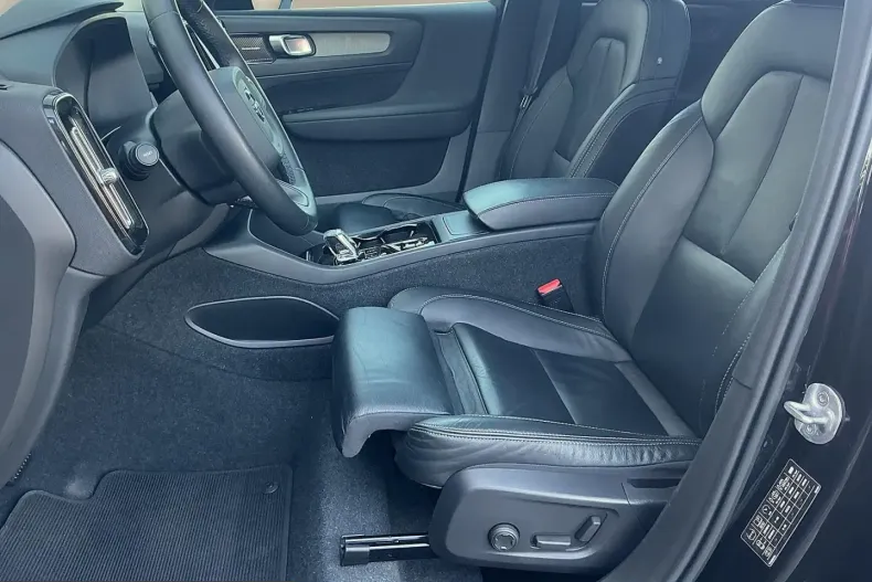 Volvo XC40 din 2023 cu 46.855 km - oferta VOL251480 - foto 9