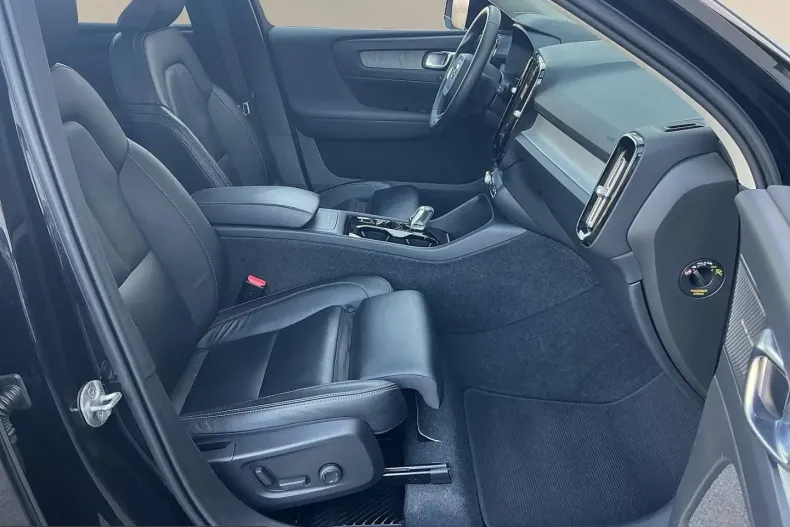 Volvo XC40 din 2023 cu 46.855 km - oferta VOL251480 - foto 10