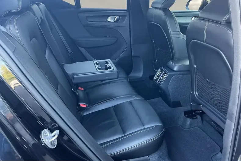 Volvo XC40 din 2023 cu 46.855 km - oferta VOL251480 - foto 12