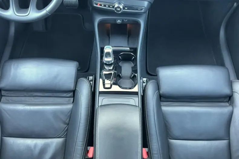 Volvo XC40 din 2023 cu 46.855 km - oferta VOL251480 - foto 19