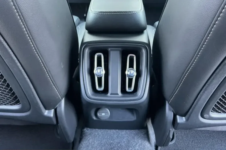 Volvo XC40 din 2023 cu 46.855 km - oferta VOL251480 - foto 20