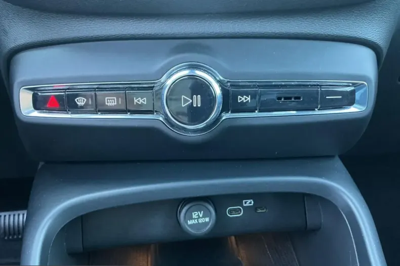 Volvo XC40 din 2023 cu 46.855 km - oferta VOL251480 - foto 32