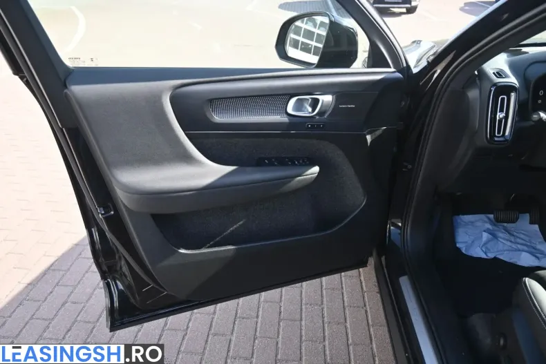 Volvo XC40 din 2025 cu 6.996 km - oferta VOL251487 - foto 13