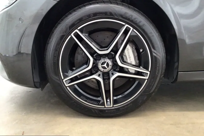 Mercedes-Benz E 300 (Clasa E) din 2022 cu 84.355 km - oferta MER251490 - foto 4
