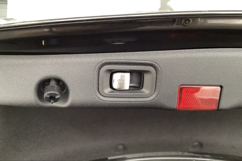 Mercedes-Benz E 300 (Clasa E) din 2022 cu 84.355 km - oferta MER251490 - foto 15