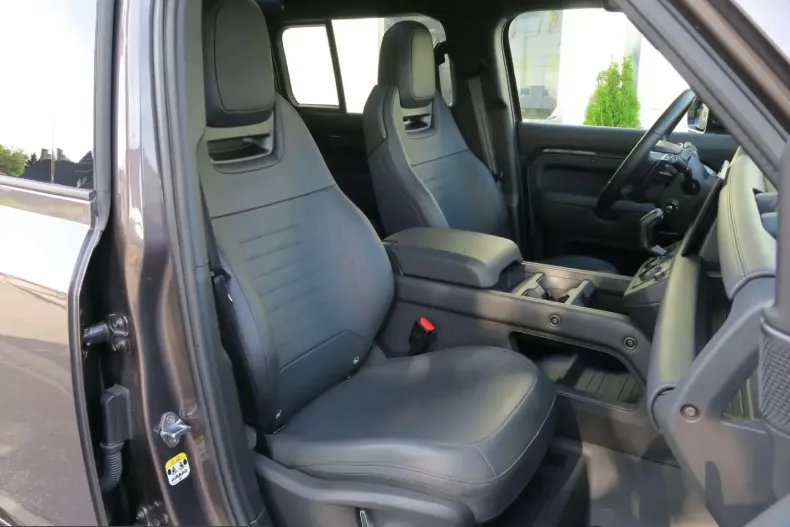 Land Rover Defender din 2025 cu 32.036 km - oferta LAN251509 - foto 4