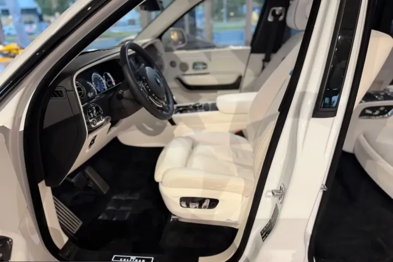 Rolls-Royce Cullinan din 2023 cu 56.400 km - oferta ROL251546 - foto 12