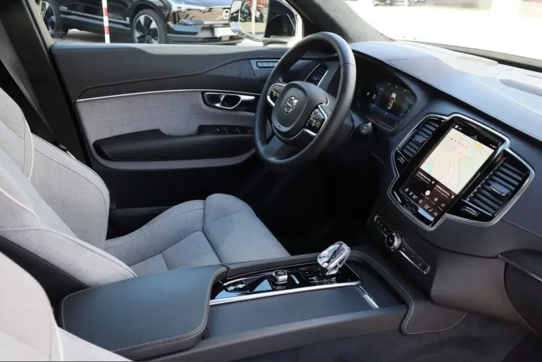 Volvo XC90 din 2024 cu 35.900 km - oferta VOL251551 - foto 3