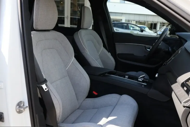Volvo XC90 din 2024 cu 35.900 km - oferta VOL251551 - foto 6
