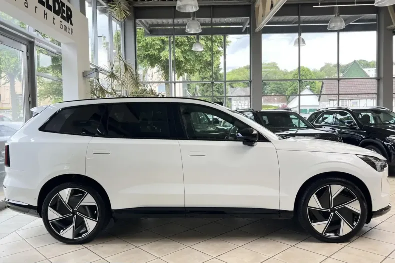 Volvo EX90 din 2025 cu 7.165 km - oferta VOL251554 - foto 2