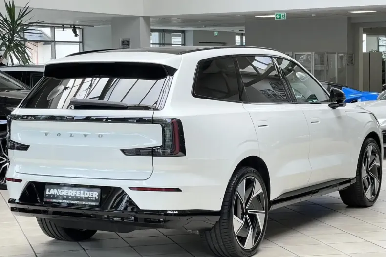 Volvo EX90 din 2025 cu 7.165 km - oferta VOL251554 - foto 3