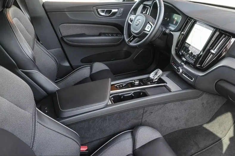 Volvo XC60 din 2024 cu 38.637 km - oferta VOL251557 - foto 9