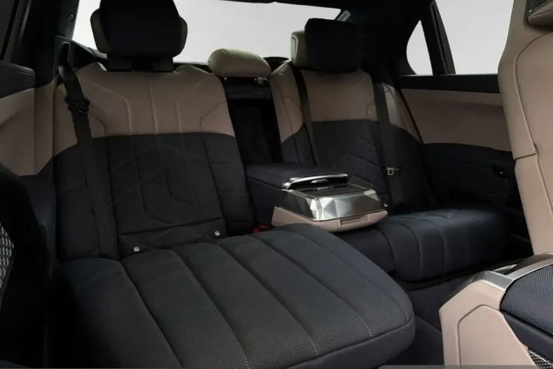 BMW M760 (Seria 7) din 2025 cu 48.362 km - oferta BMW251567 - foto 26