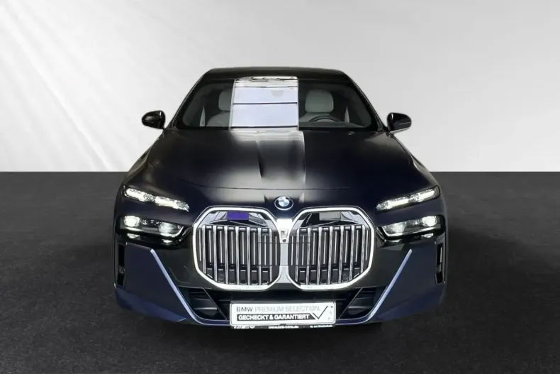 BMW 750 (Seria 7) din 2025 cu 12.150 km - oferta BMW251602 - foto 1