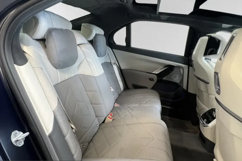 BMW 750 (Seria 7) din 2025 cu 12.150 km - oferta BMW251602 - foto 12