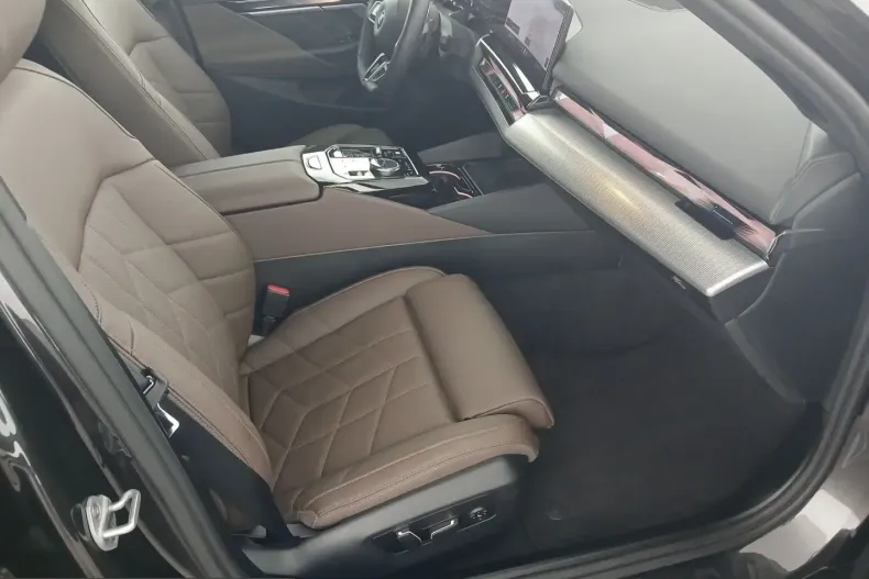 BMW 520 (Seria 5) din 2025 cu 17.325 km - oferta BMW251673 - foto 8