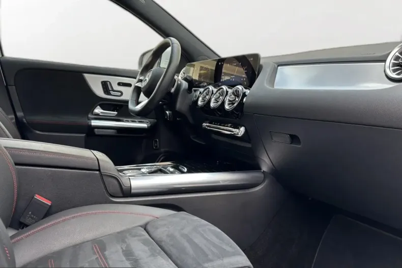 Mercedes-Benz GLA 250 (Clasa GLA) din 2023 cu 23.000 km - oferta MER251689 - foto 12