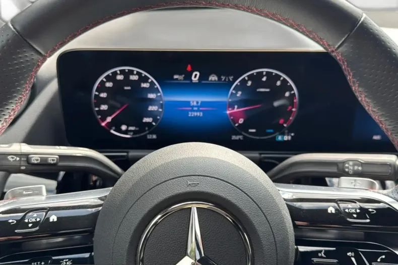 Mercedes-Benz GLA 250 (Clasa GLA) din 2023 cu 23.000 km - oferta MER251689 - foto 14