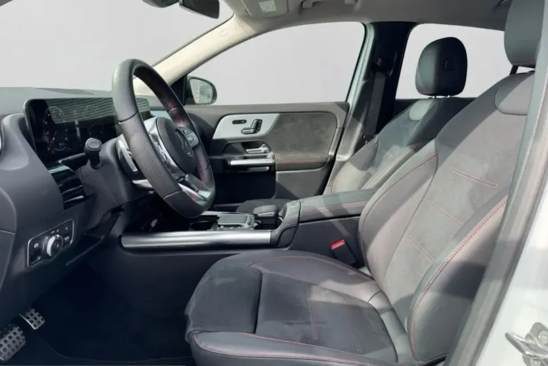 Mercedes-Benz GLA 250 (Clasa GLA) din 2023 cu 4.018 km - oferta MER251697 - foto 5