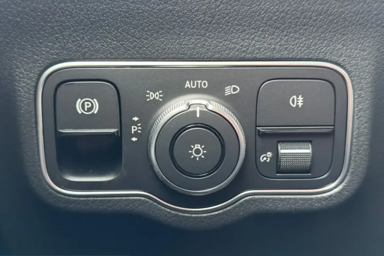 Mercedes-Benz GLA 250 (Clasa GLA) din 2023 cu 4.018 km - oferta MER251697 - foto 13