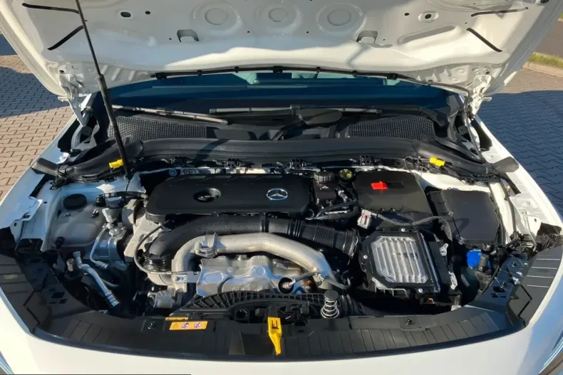 Mercedes-Benz GLA 220 (Clasa GLA) din 2024 cu 20.900 km - oferta MER251698 - foto 11