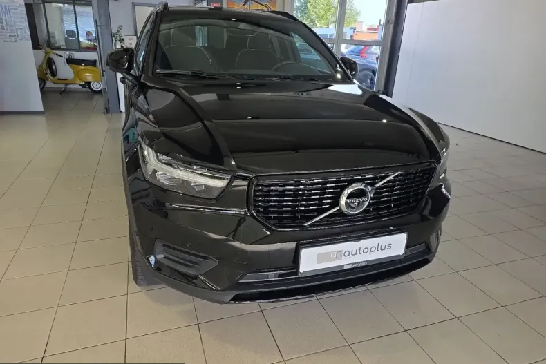 Volvo XC40 din 2022 cu 41.925 km - oferta VOL251708 - foto 4