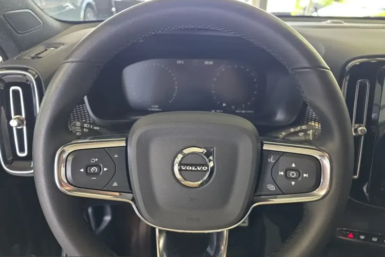 Volvo XC40 din 2022 cu 41.925 km - oferta VOL251708 - foto 23