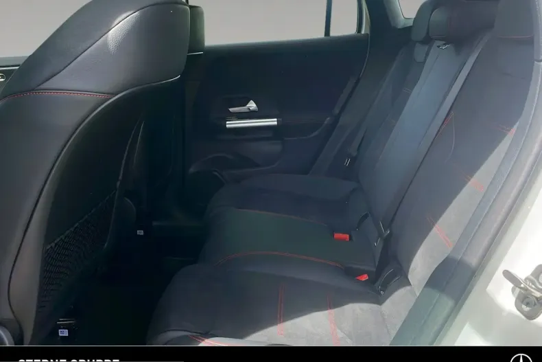 Mercedes-Benz GLA 250 (Clasa GLA) din 2023 cu 49.545 km - oferta MER251724 - foto 12