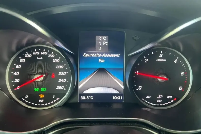 Mercedes-Benz V 300 (Clasa V) din 2023 cu 14.950 km - oferta MER251741 - foto 25