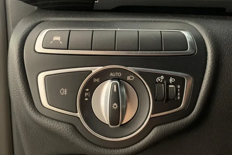 Mercedes-Benz V 300 (Clasa V) din 2022 cu 78.288 km - oferta MER251743 - foto 10