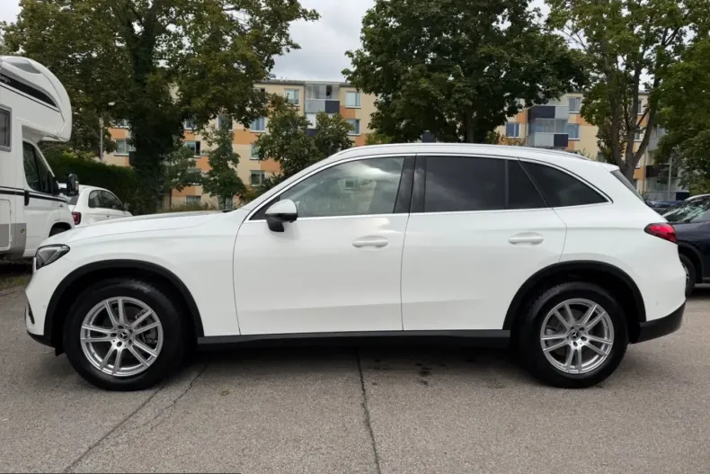 Mercedes-Benz GLC 200 (Clasa GLC) din 2024 cu 18.480 km - oferta MER251830 - foto 2