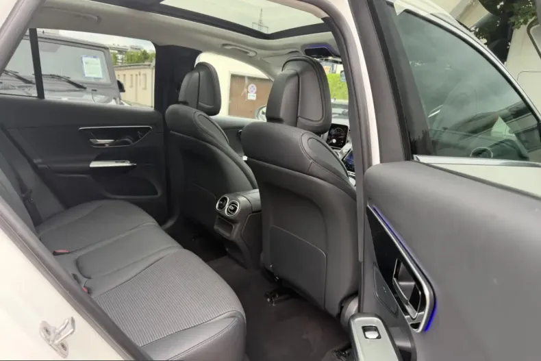 Mercedes-Benz GLC 200 (Clasa GLC) din 2024 cu 18.480 km - oferta MER251830 - foto 12