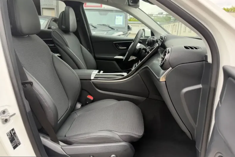 Mercedes-Benz GLC 200 (Clasa GLC) din 2024 cu 18.480 km - oferta MER251830 - foto 13