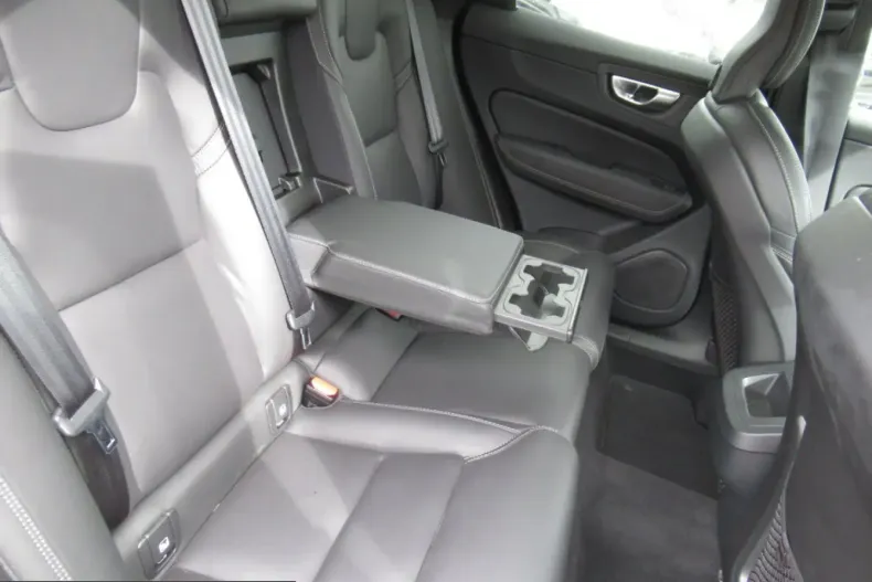 Volvo XC60 din 2023 cu 10.540 km - oferta VOL251846 - foto 8